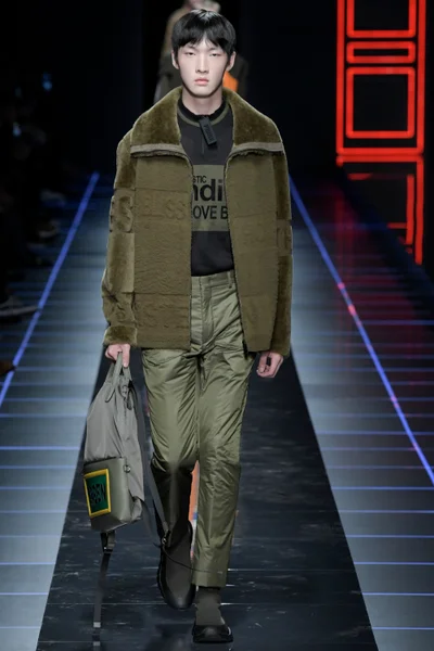 Look 17